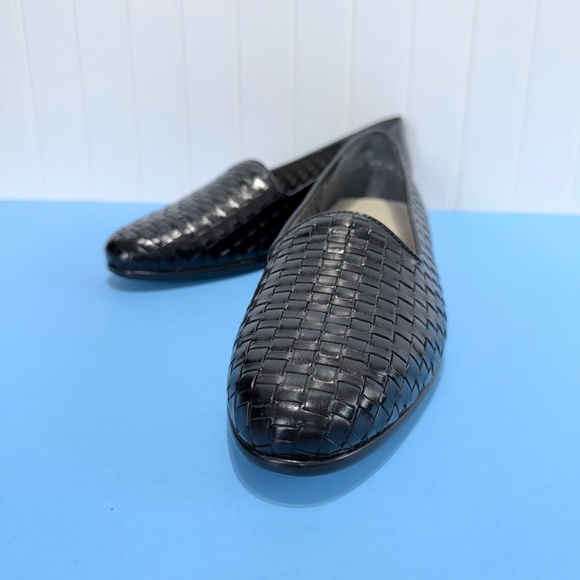 Women Black Trotters Liz Loafers size 11M - Picture 14 of 17